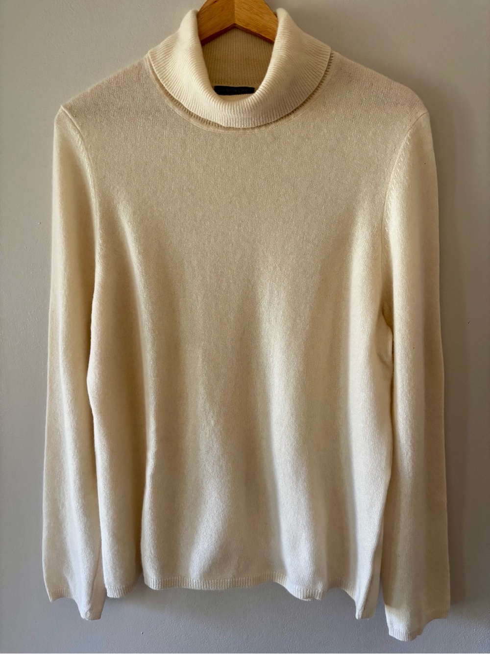 100% Cashmere Turtleneck Charter Club Cream Sweater Minimalist Classic Knit